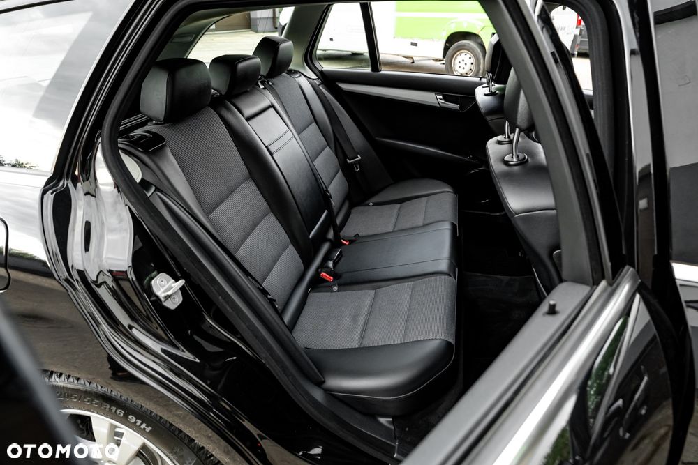 Mercedes-Benz Klasa C 220 CDI DPF Avantgarde - 22