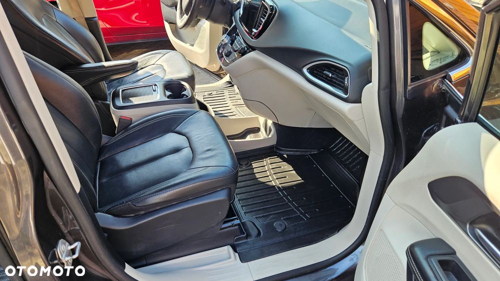 Chrysler Pacifica - 22