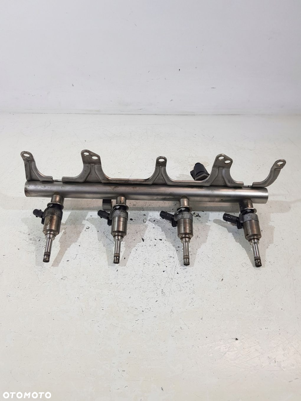 LISTWA WTRYSKOWA WTRYSKI 06J133317G VW AUDI SKODA 1.8 2.0 TFSI - 5