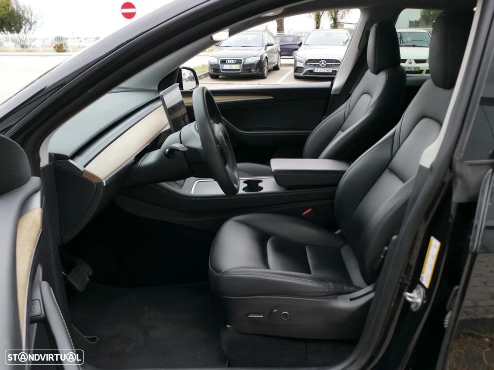 Tesla Model Y Standard - 25