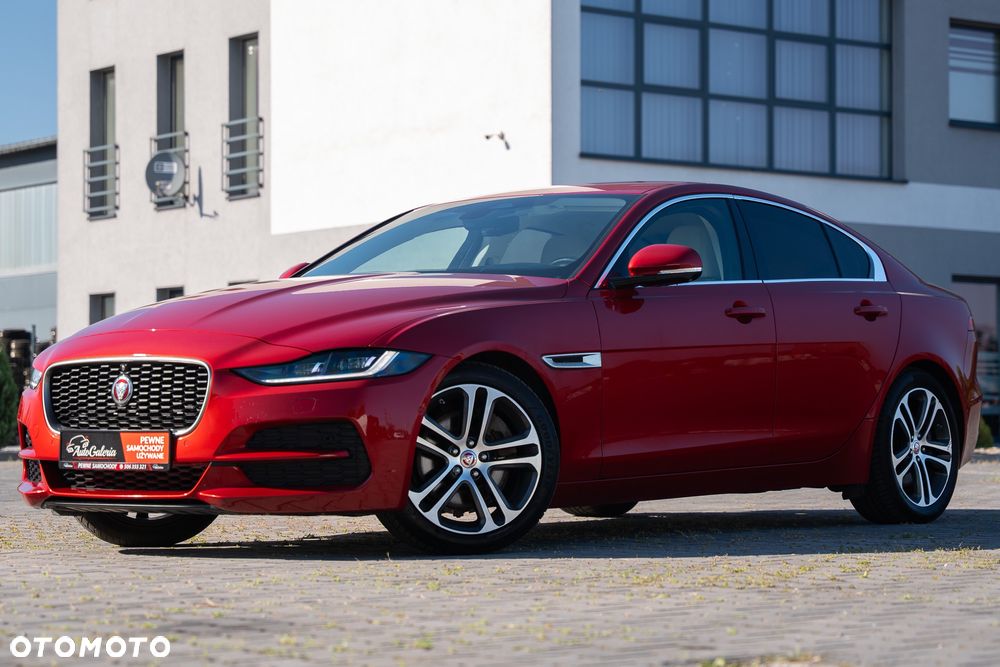 Jaguar XE 2.0 D180 R-Dynamic HSE - 4