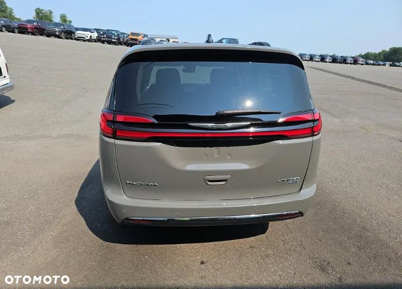 Chrysler Pacifica - 6