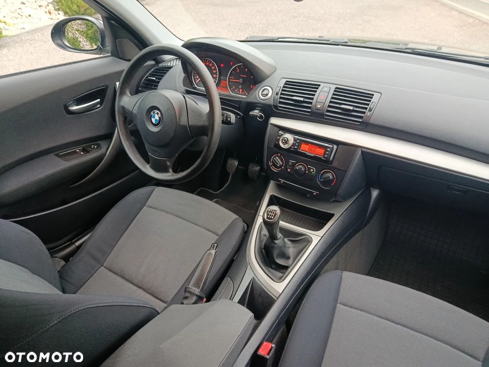 BMW Seria 1 118d - 24