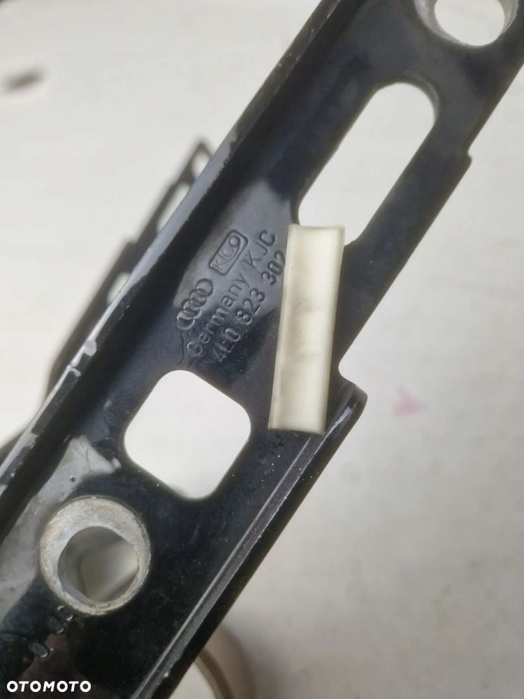 Zawias maski prawy 4L0823302 AUDI Q7 - 15