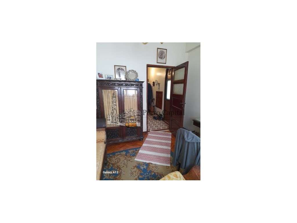 EXCELENTE MORADIA T5+1 PARA INVESTIR, COM GARAGEM, ARRUMOS E QUINTA... - Grande imagem: 3/29