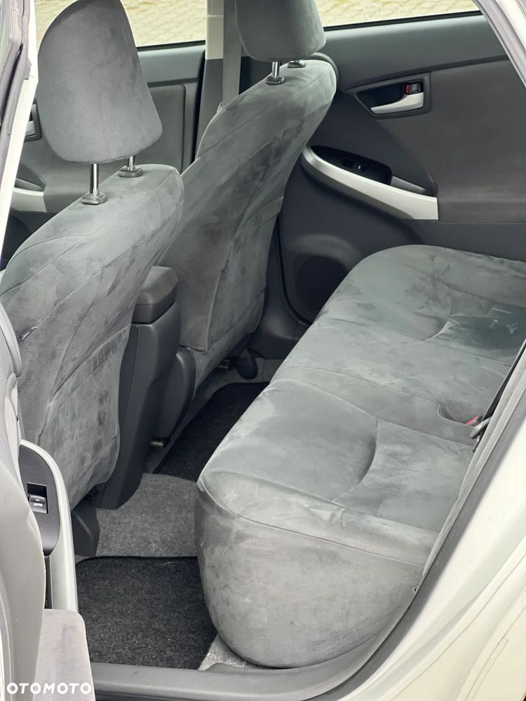 Toyota Prius (Hybrid) Executive - 19