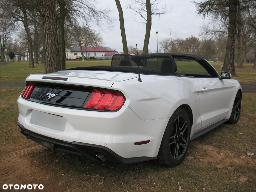 Ford Mustang - 8