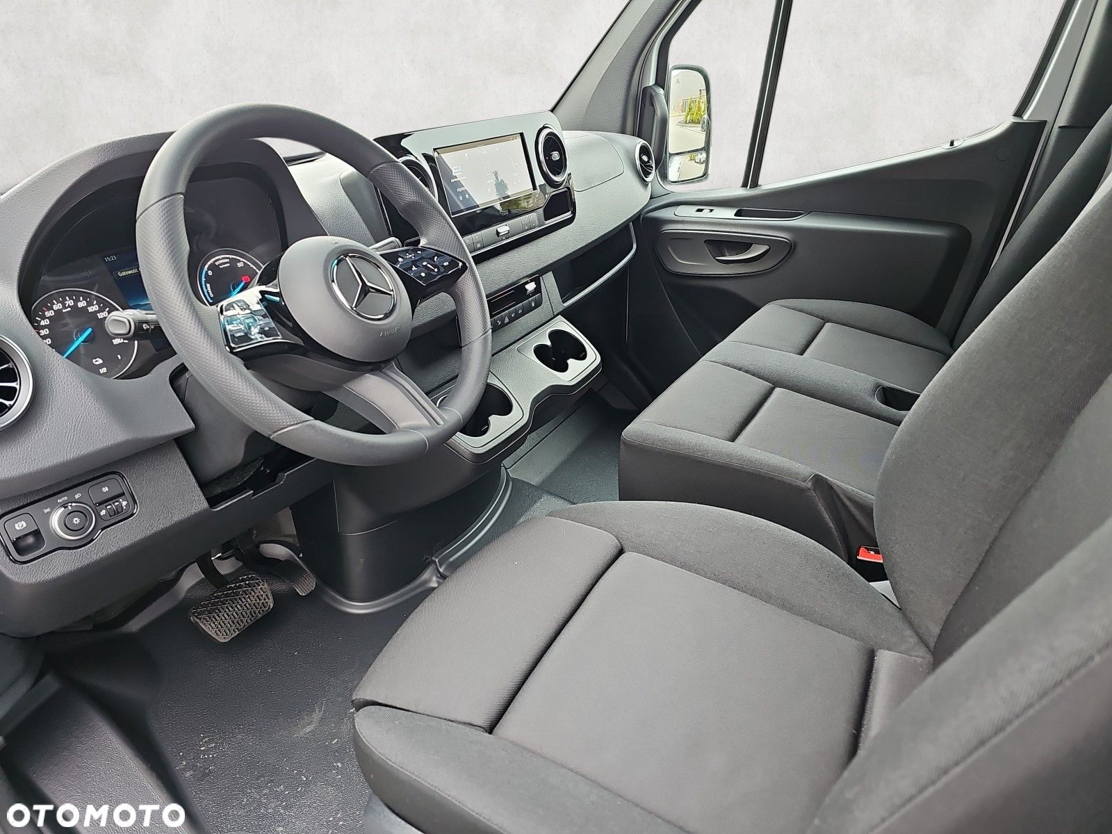 Mercedes-Benz Sprinter 320 e - 11