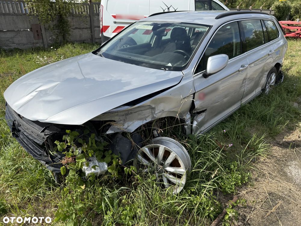 Volkswagen Passat - 1