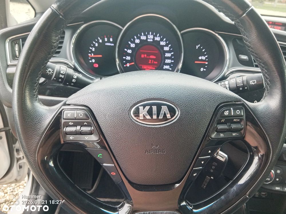 Kia Ceed 1.6 CRDi 136 ISG Edition 7 - 24