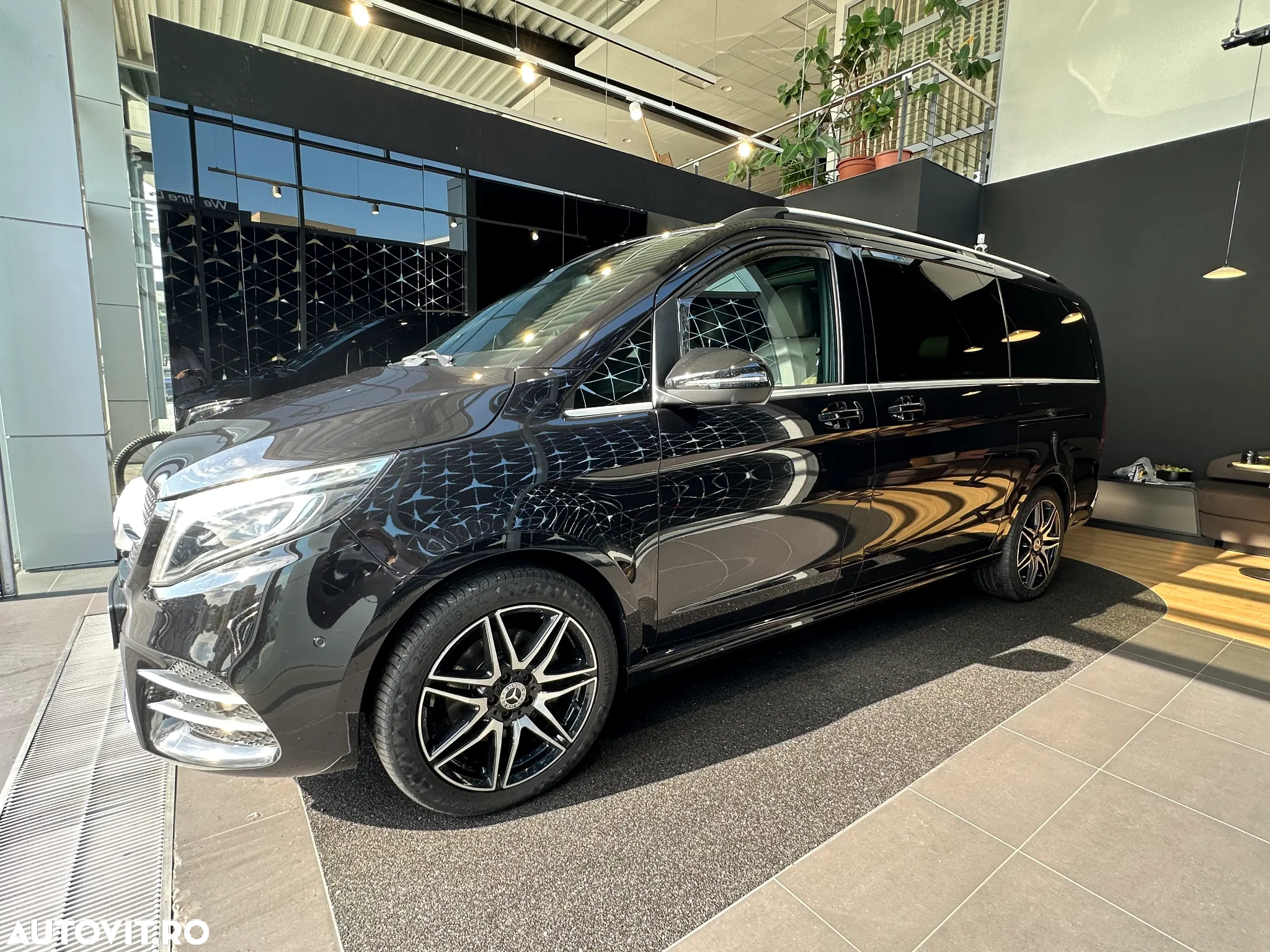Mercedes-Benz V 300 d lang 4Matic 9G-TRONIC Exclusive Edition - 6