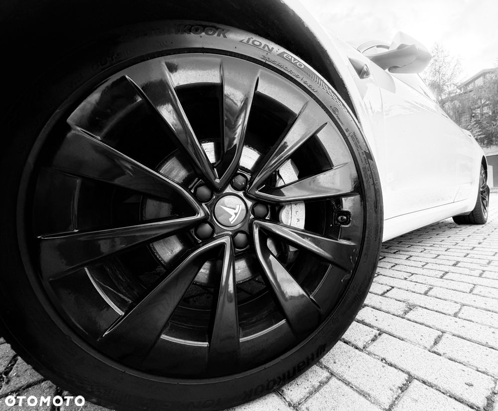 Tesla Model 3 - 11