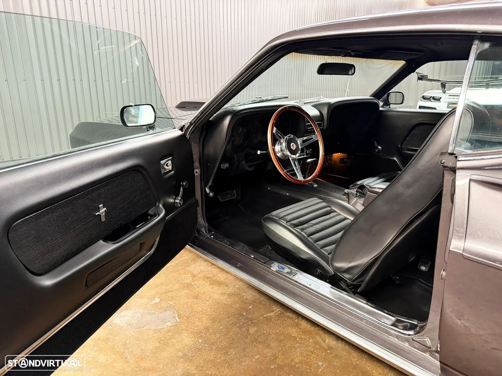 Ford Mustang - 22