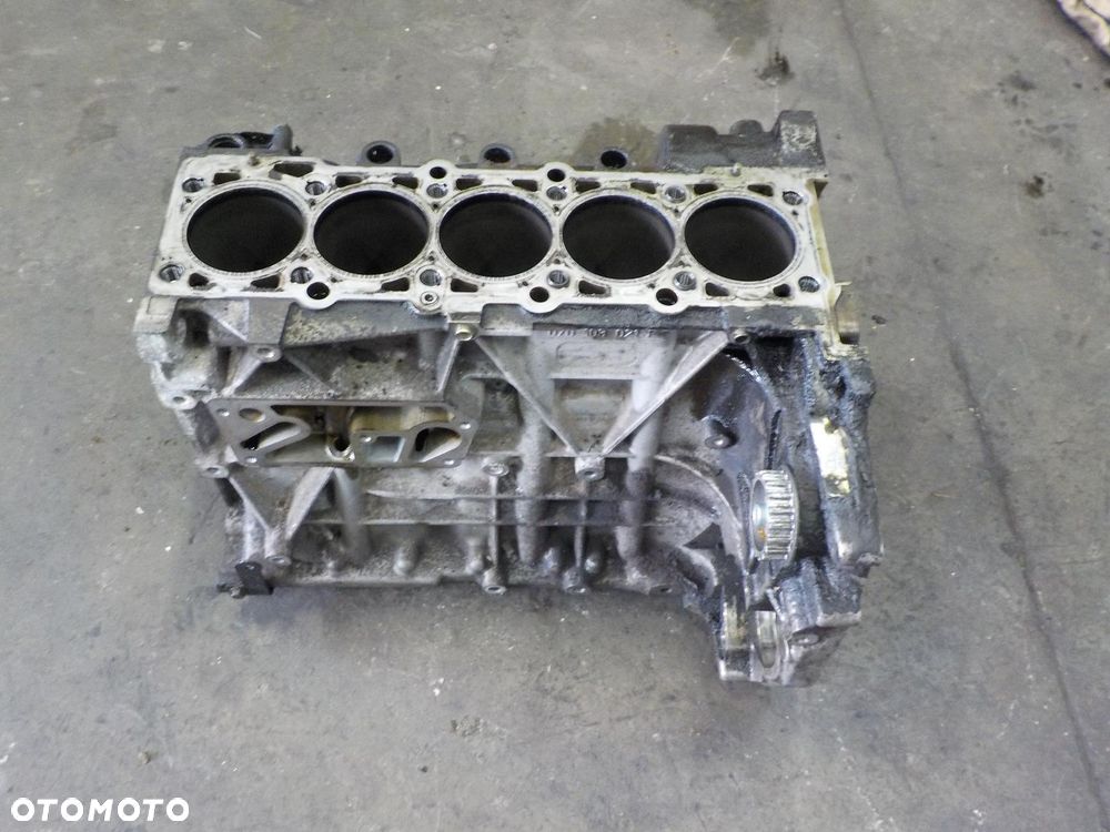 VW T5 2.5 TDI AXD AXE BLOK SILNIKA - 1