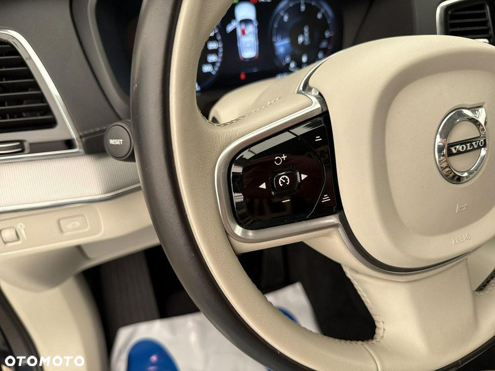 Volvo XC 90 - 22