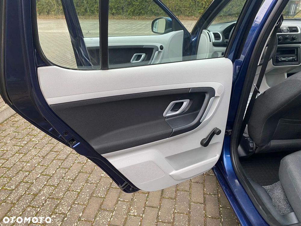 Skoda Fabia 1.2 HTP STYLE Edition - 17