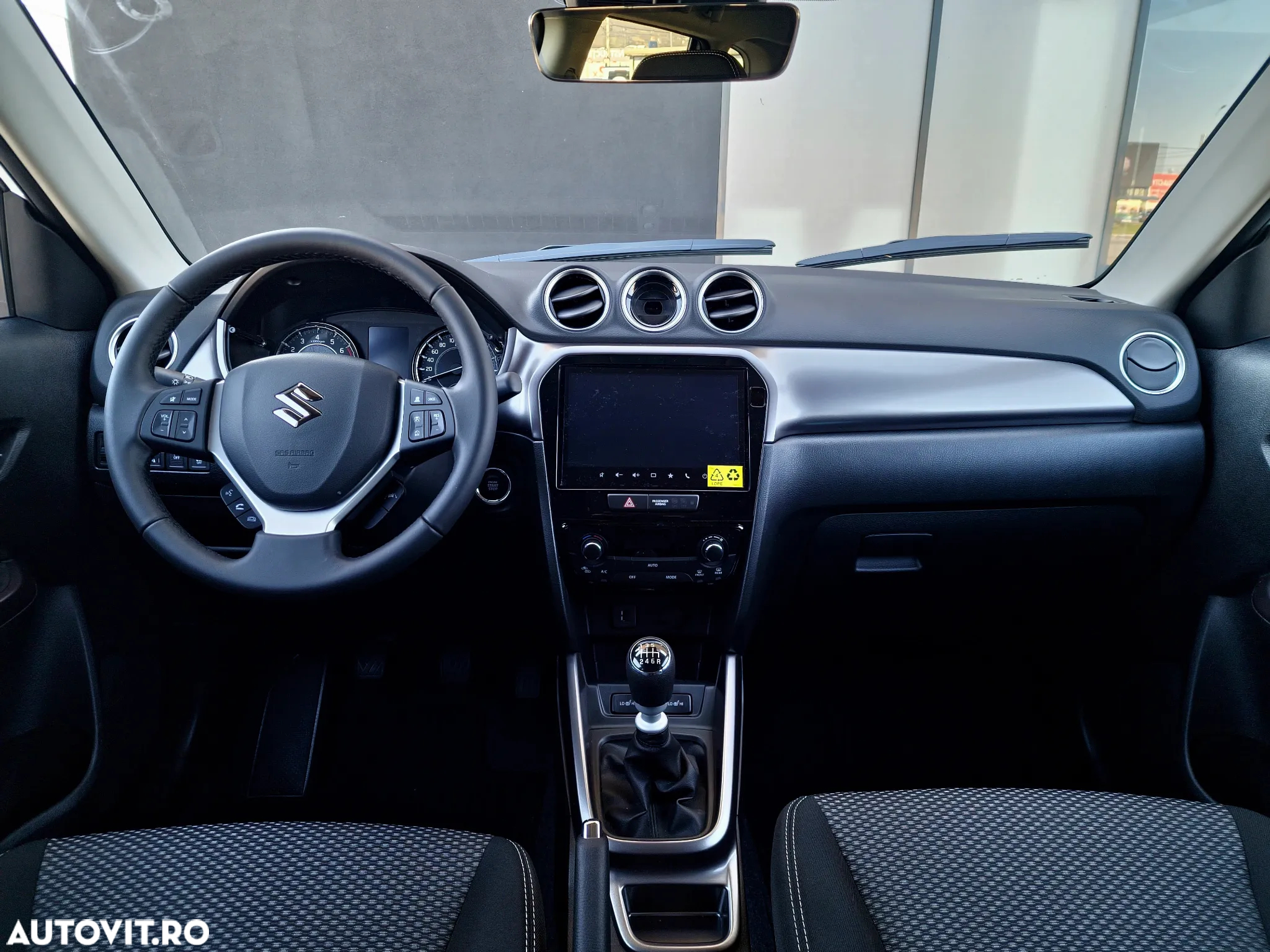 Suzuki Vitara 1.4 Boosterjet MHEV Luxus - 9