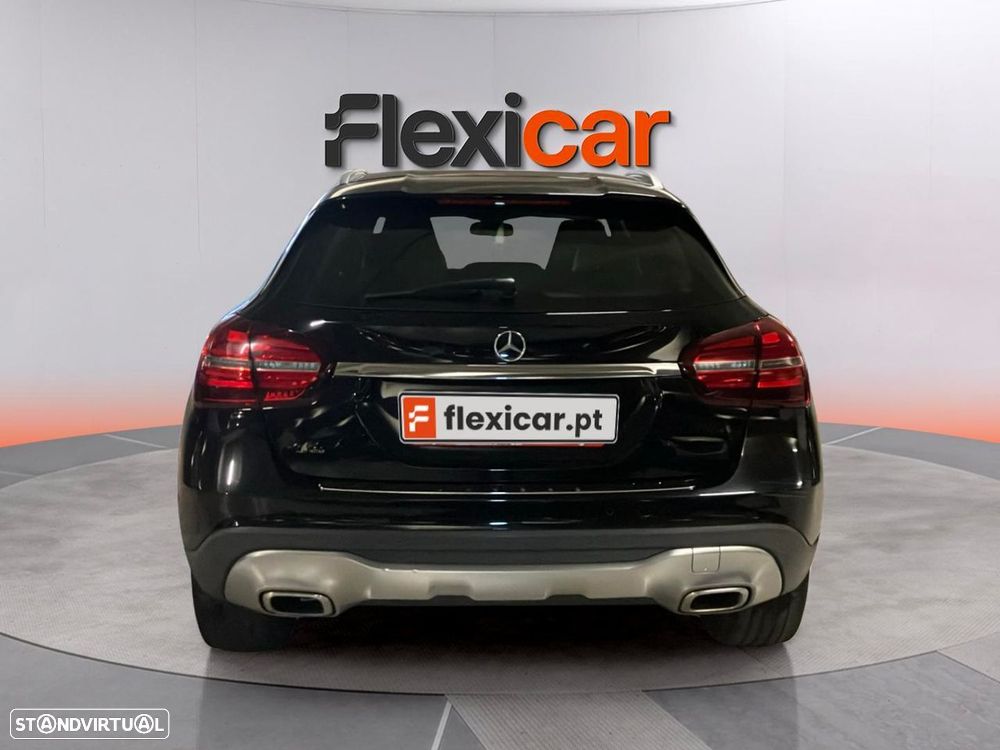 Mercedes-Benz GLA 180 - 4