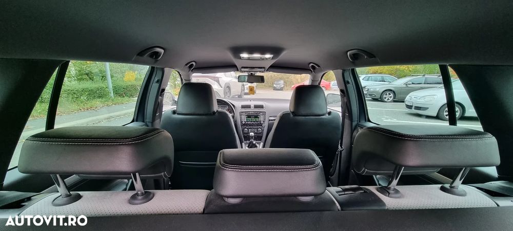 Skoda Octavia Combi 2.0 TDI RS - 10