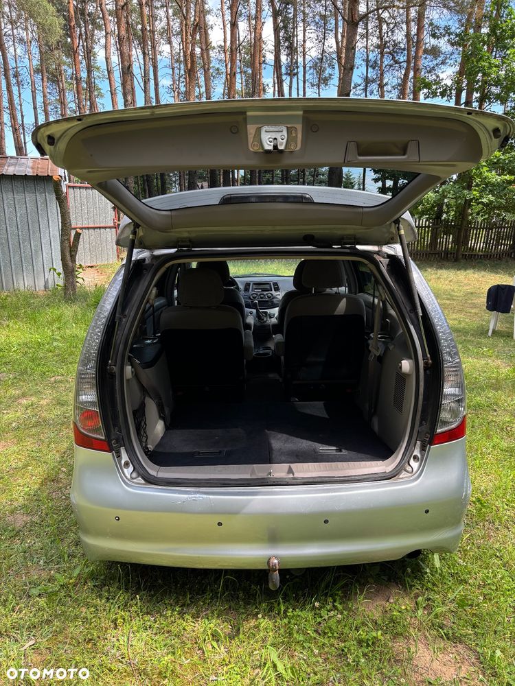 Mitsubishi Grandis - 16