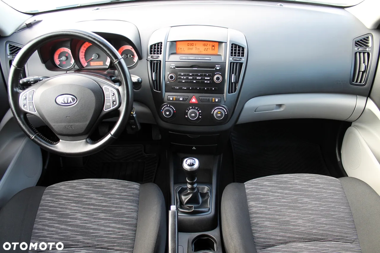 Kia Ceed - 12