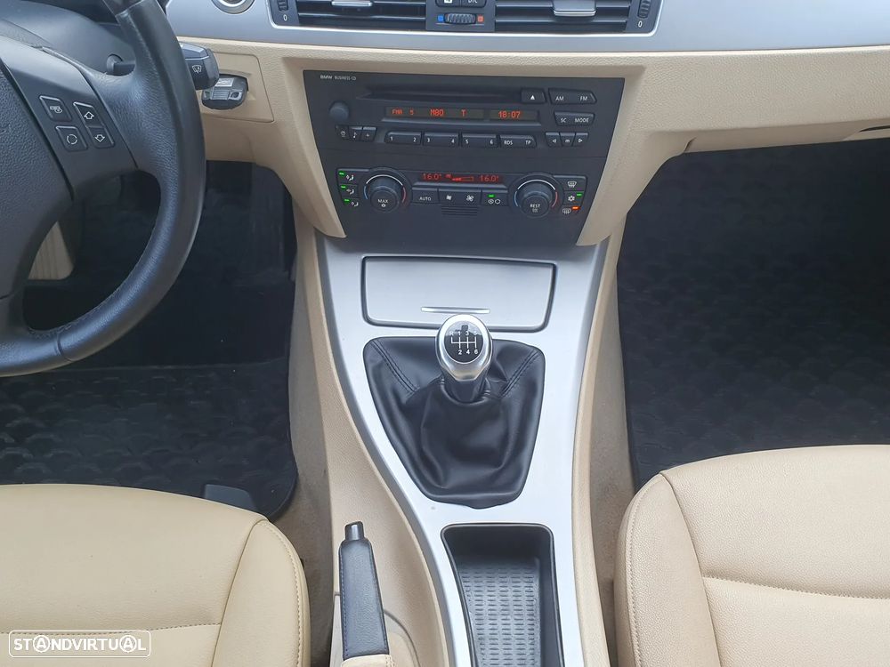 BMW 320 d Exclusive - 23