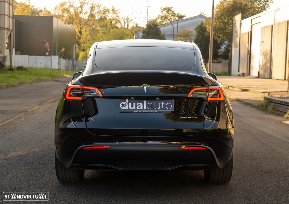 Tesla Model Y Long Range Dual Motor AWD - 9