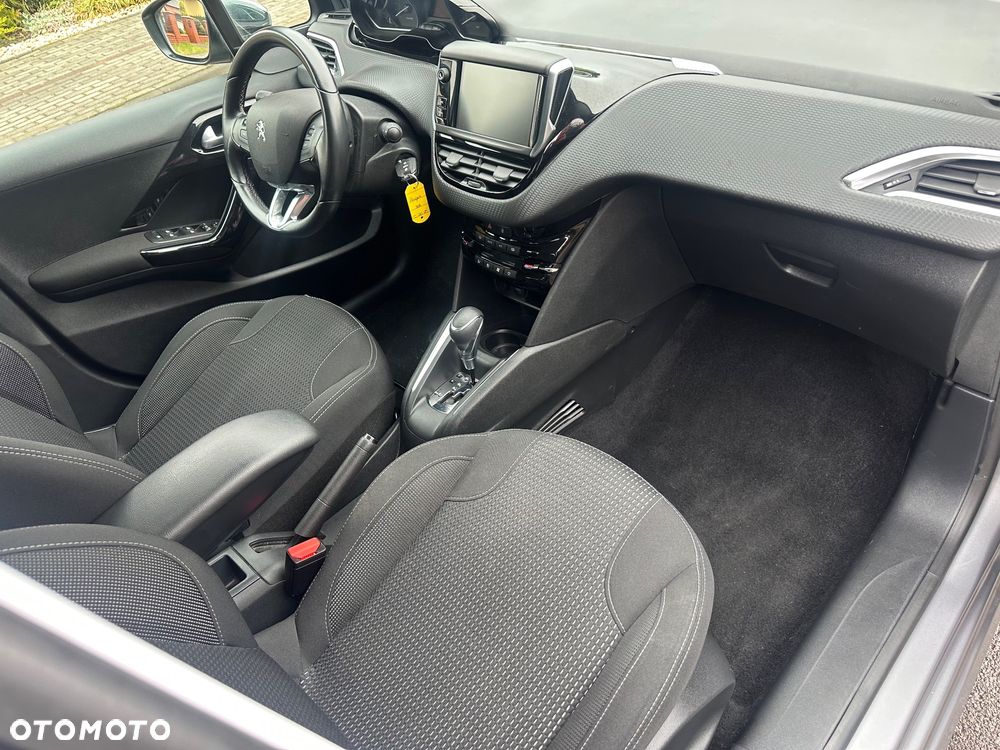 Peugeot 208 - 17