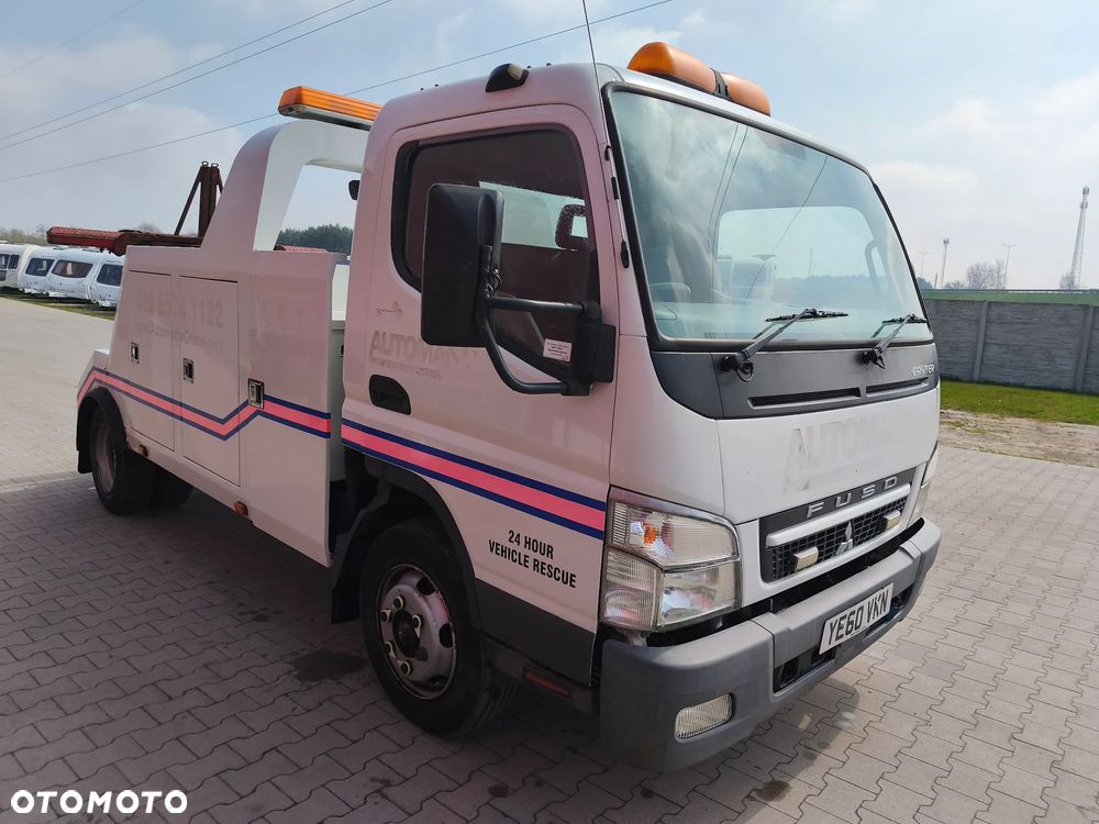 Mitsubishi FUSO - 3