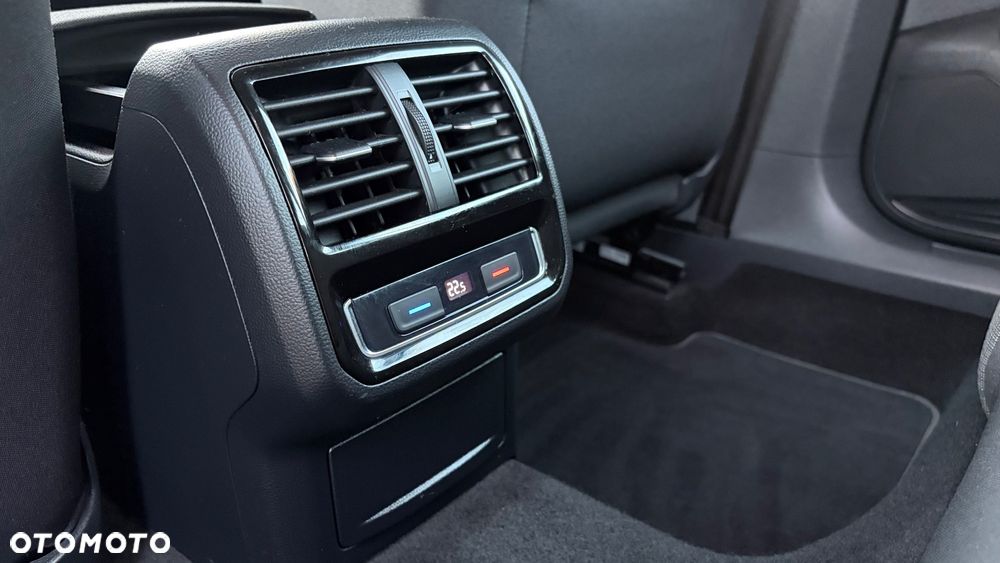 Volkswagen Passat Variant 2.0 TDI SCR DSG Business - 22