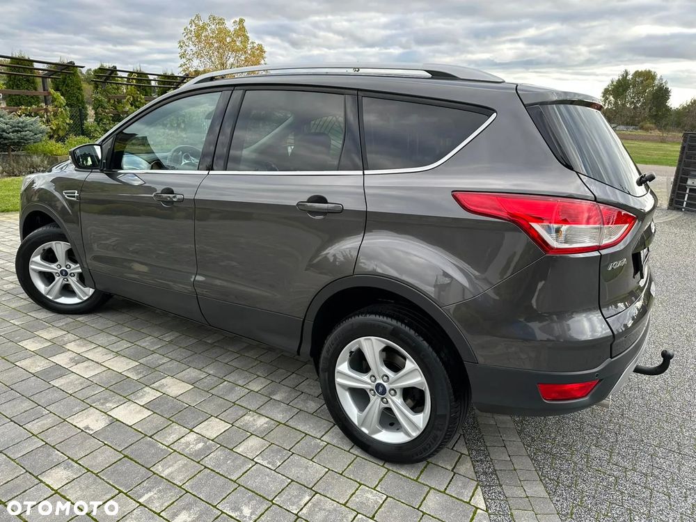 Ford Kuga 2.0 TDCi 2x4 Titanium - 4