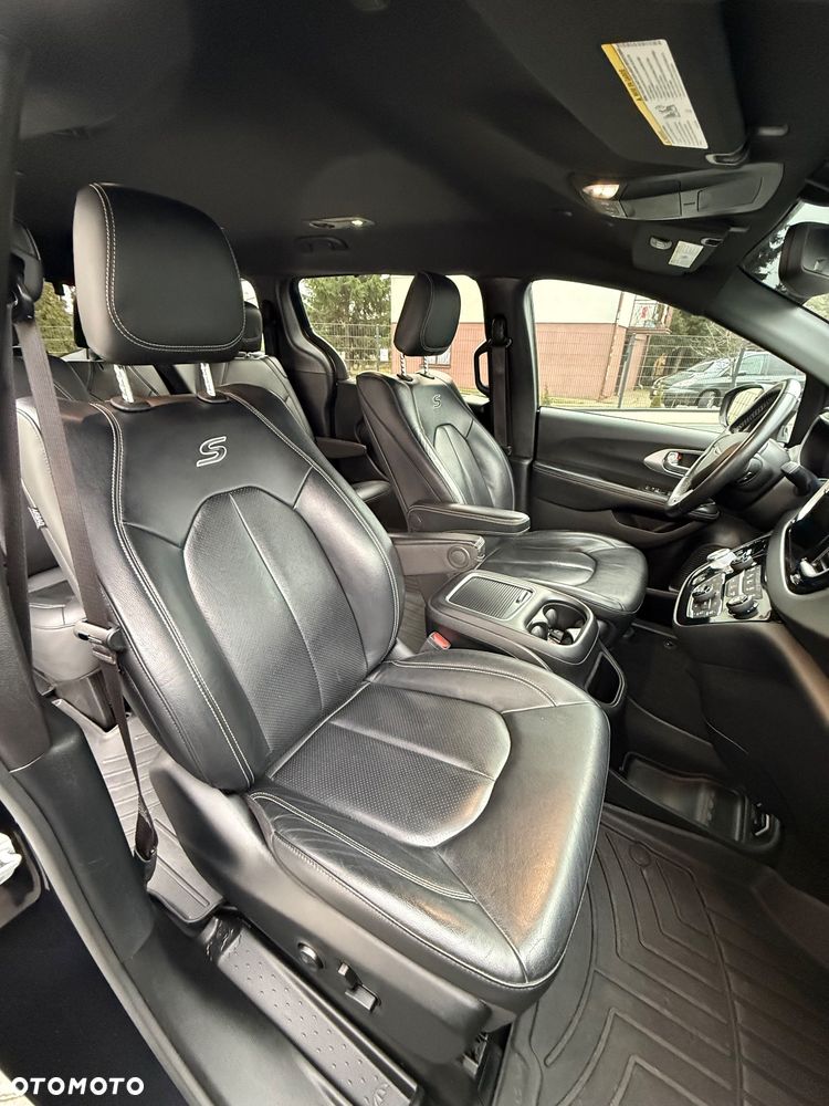 Chrysler Pacifica - 11