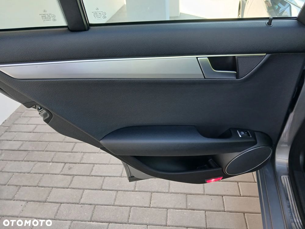 Mercedes-Benz Klasa C 200 7G-TRONIC Avantgarde Edition - 18
