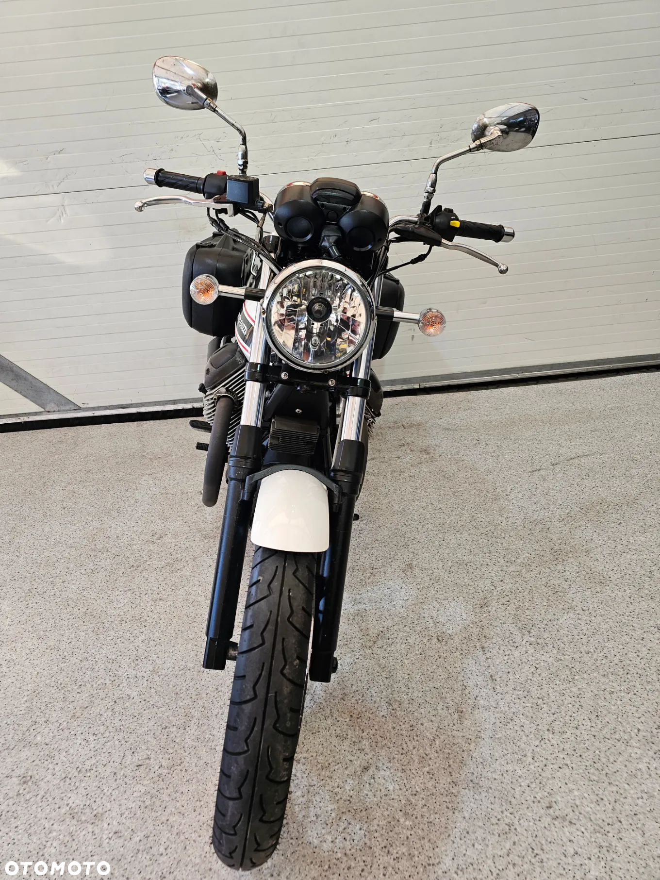 Moto Guzzi V7 - 12