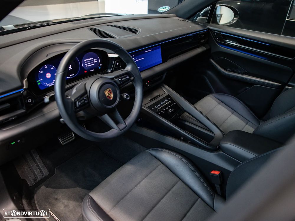 Porsche Macan Electric 4 - 22