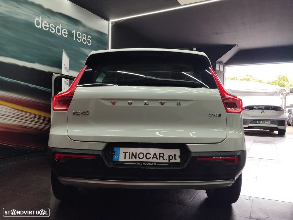 Volvo XC 40 2.0 D4 Momentum Plus AWD - 11