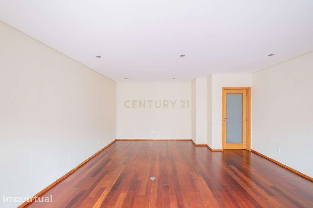Apartamento t2 para arrendamento com garagem junto avenida dos combate - Grande imagem: 3/22