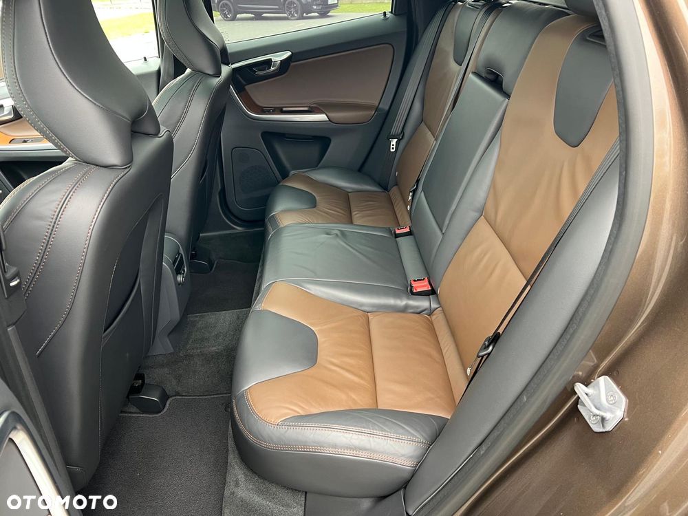 Volvo XC 60 D4 AWD Summum - 32