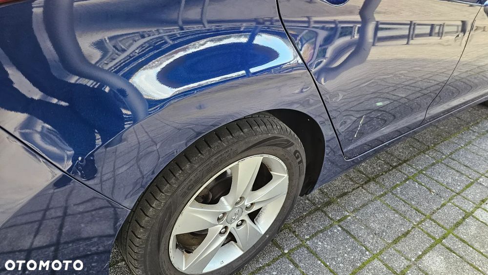 Hyundai Elantra - 35