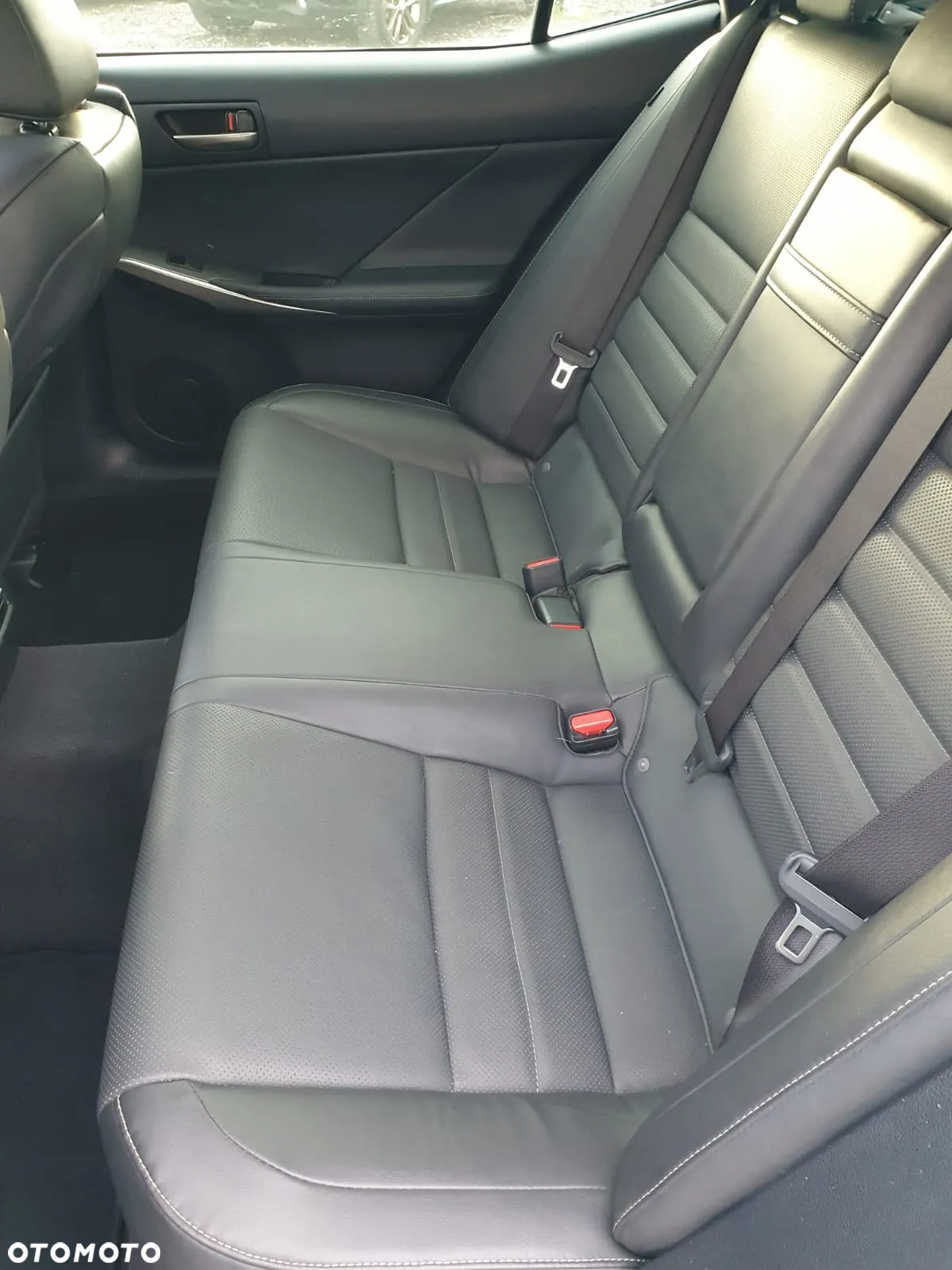 Lexus IS 200t / 300 F Sport - 16