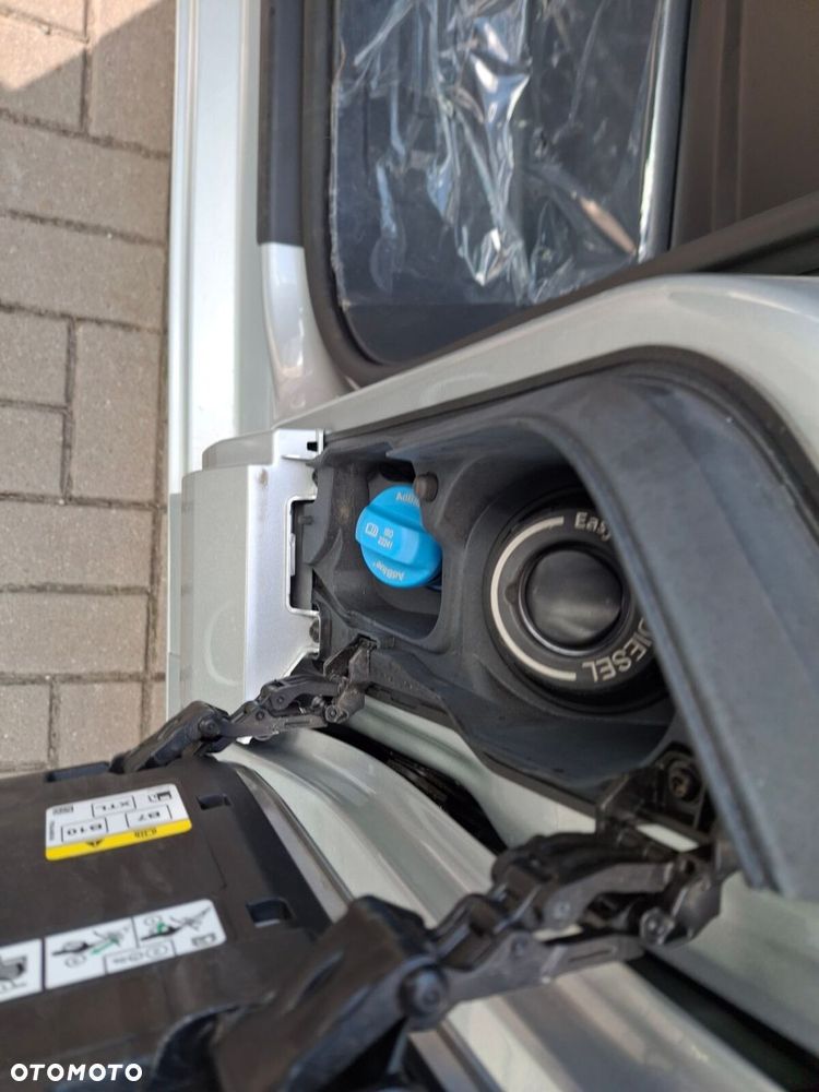 Volkswagen Caravelle - 20