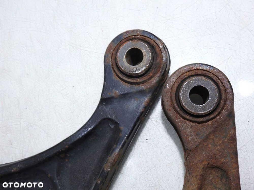 WAHACZ WAHACZE TYŁ VOLVO V70 III 2.5 T - 2