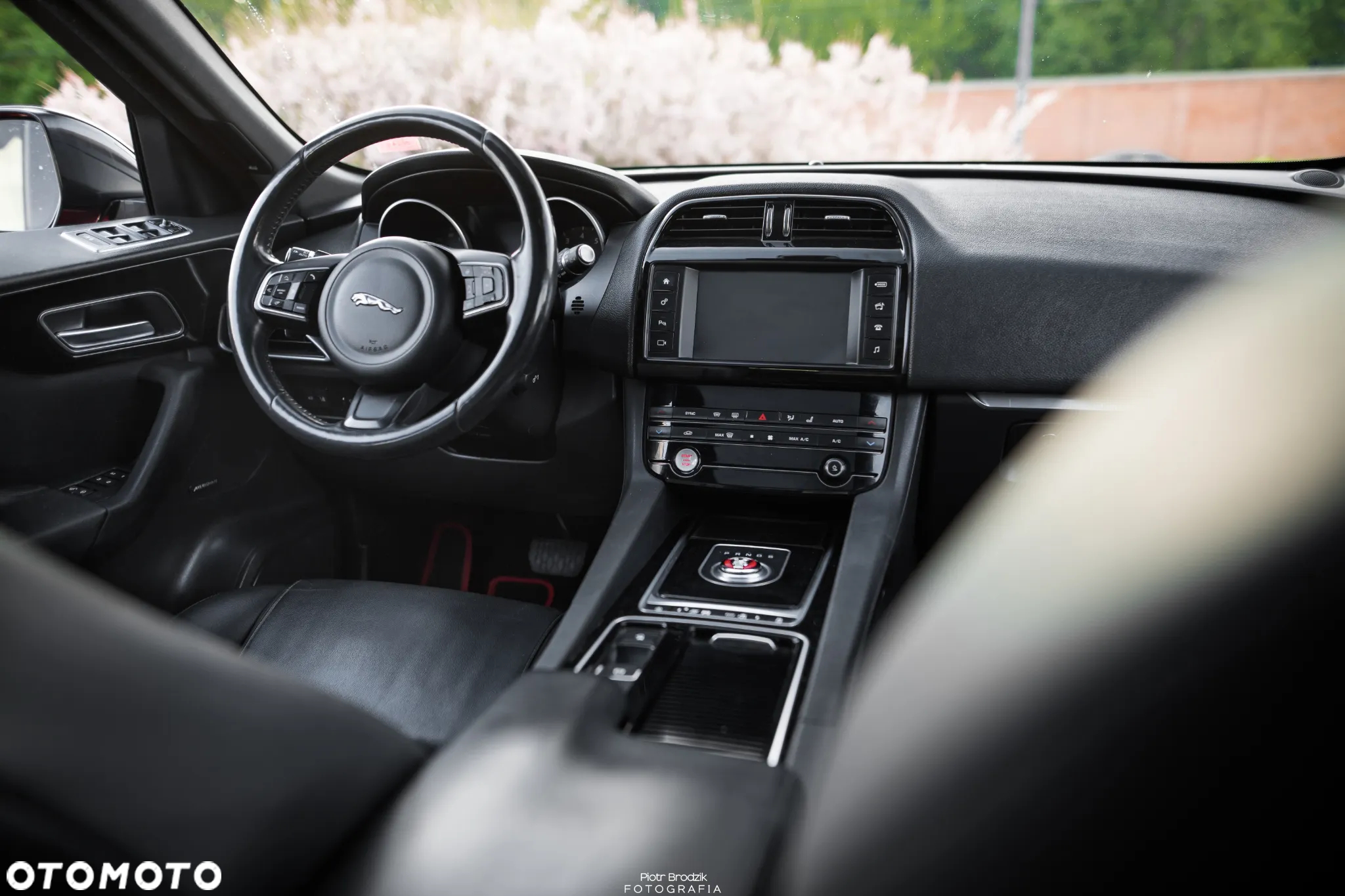 Jaguar F-Pace 25t AWD Prestige - 18