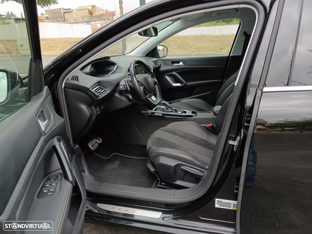 Peugeot 308 1.2 PureTech S&S Road Trip EAT8 - 15
