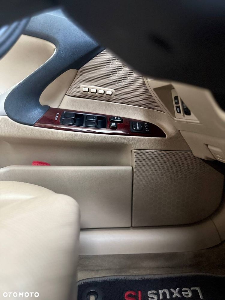 Lexus IS 220d Luxury Line - 8