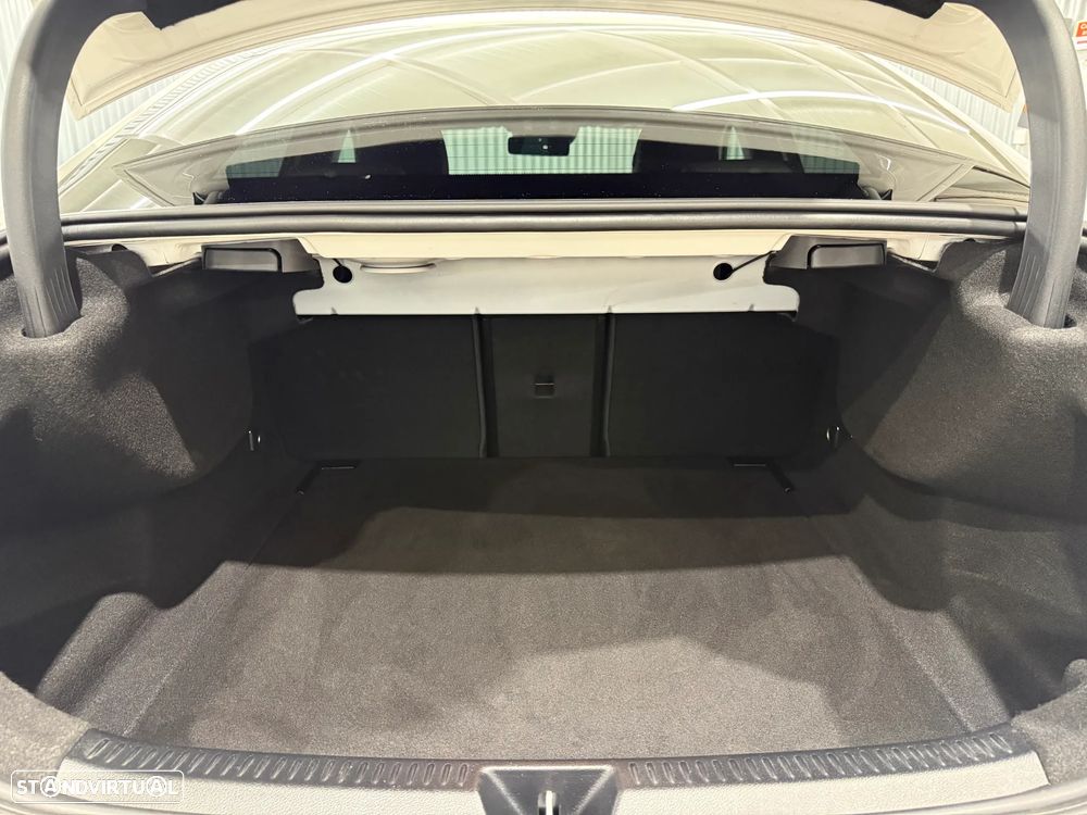 Mercedes-Benz A 200 Limousine AMG Line Aut. - 37