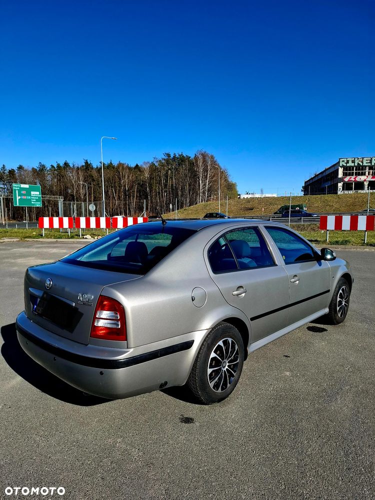 Skoda Octavia 1.6 Tour - 19