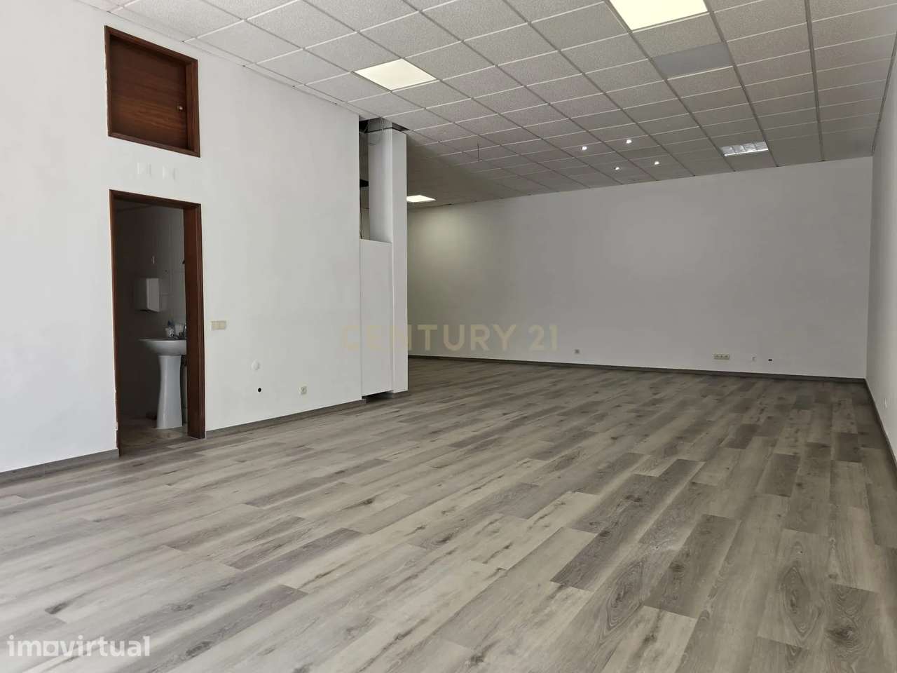 Espaço comercial com área ampla de 98m2 situada na zona da Aranguês | - Grande imagem: 4/12