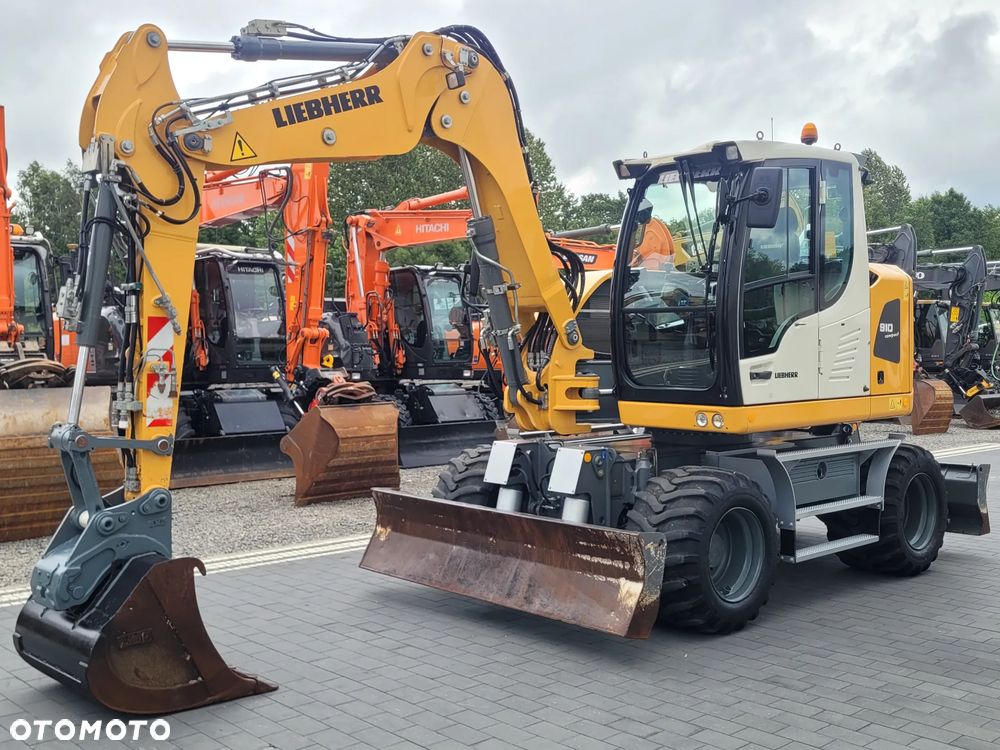 Liebherr A910 compact / 3 łyżki + widły / 2018rok / 2 x pług / - 2