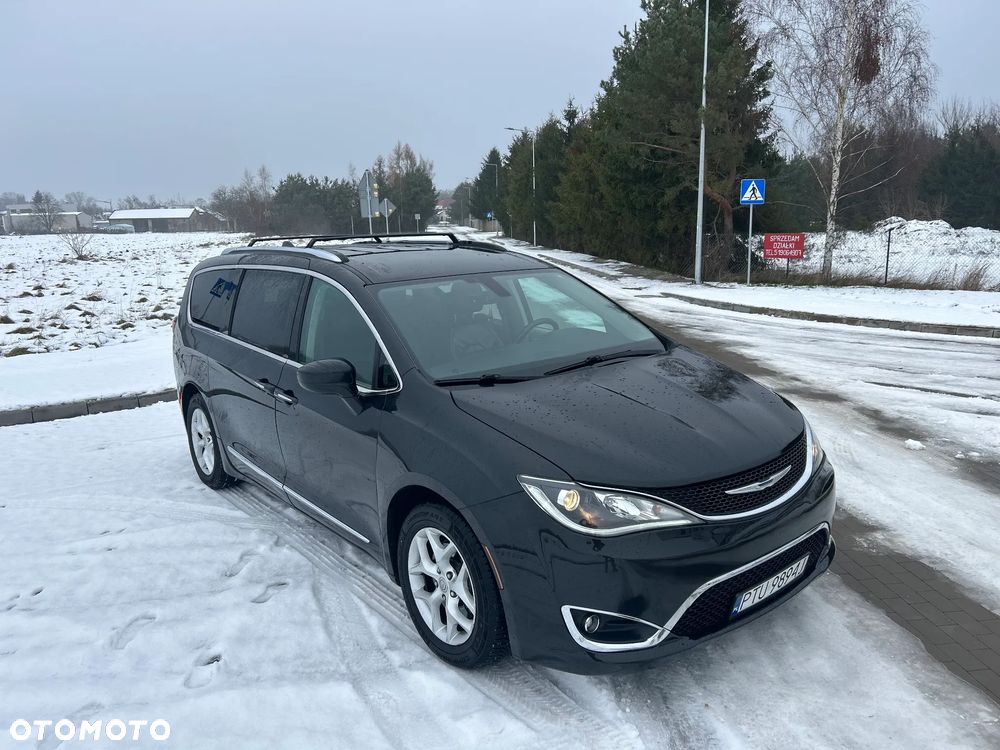 Chrysler Pacifica - 21